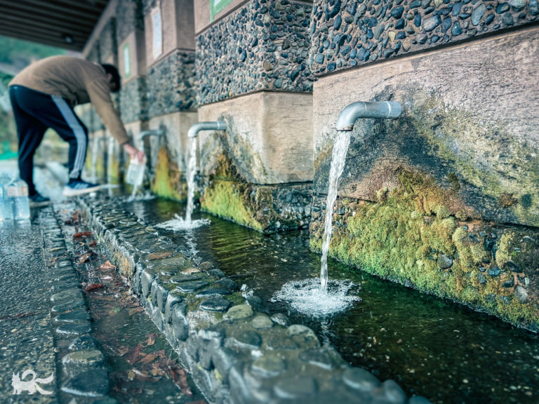 水の駅「おづる」の湧水汲み場